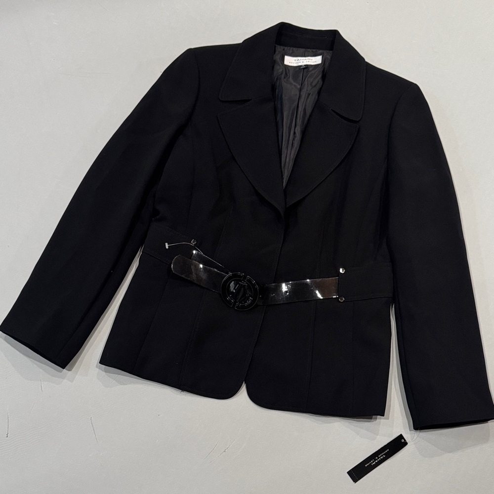 Chic Black Women's Blazer with Belt